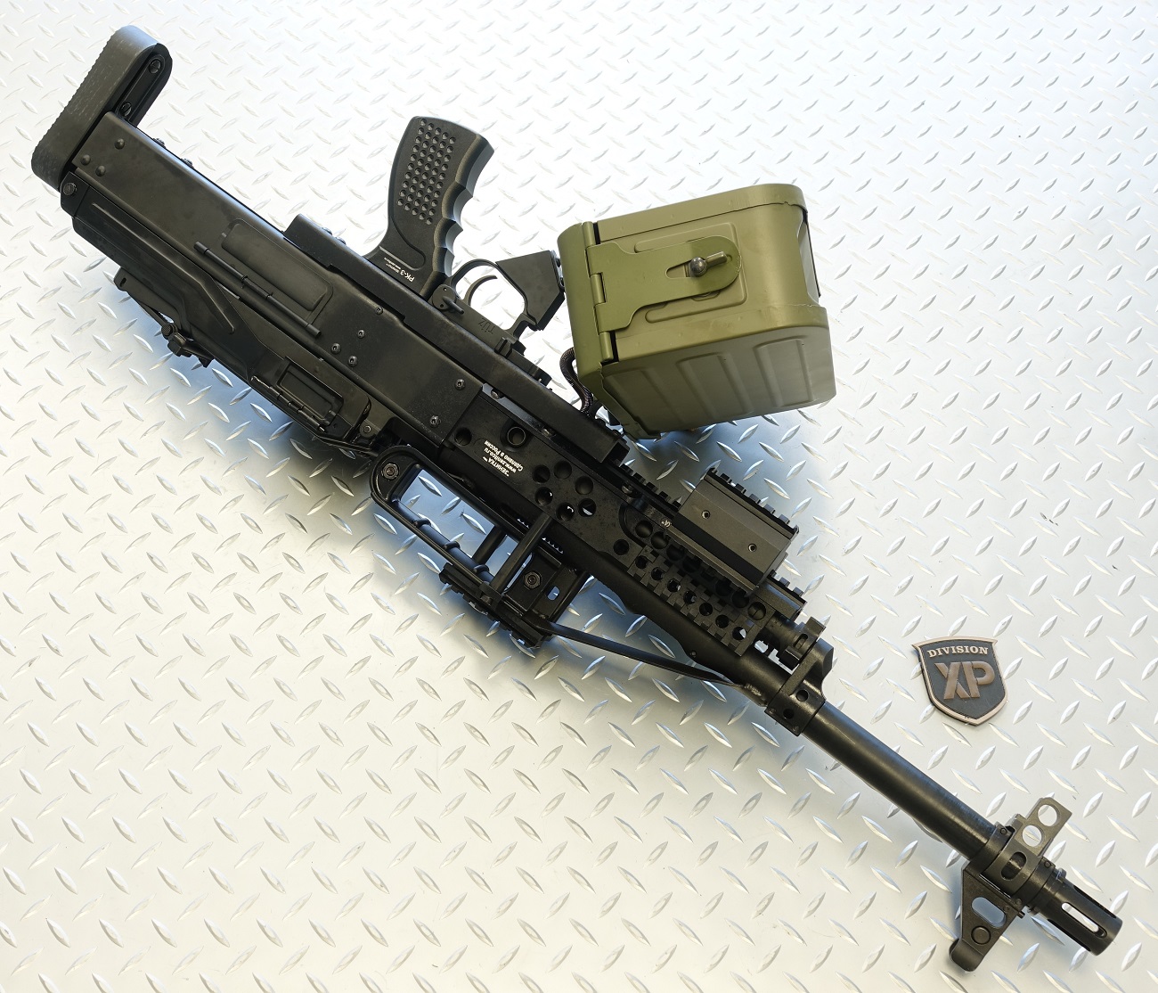 AEG de type PKP "Pecheneg" Bullpup qui inclut un chargeur de 5000...